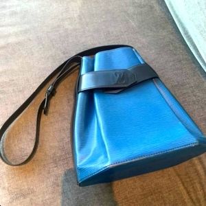 AUTHENTIC Louis Vuitton Sac D'epaule